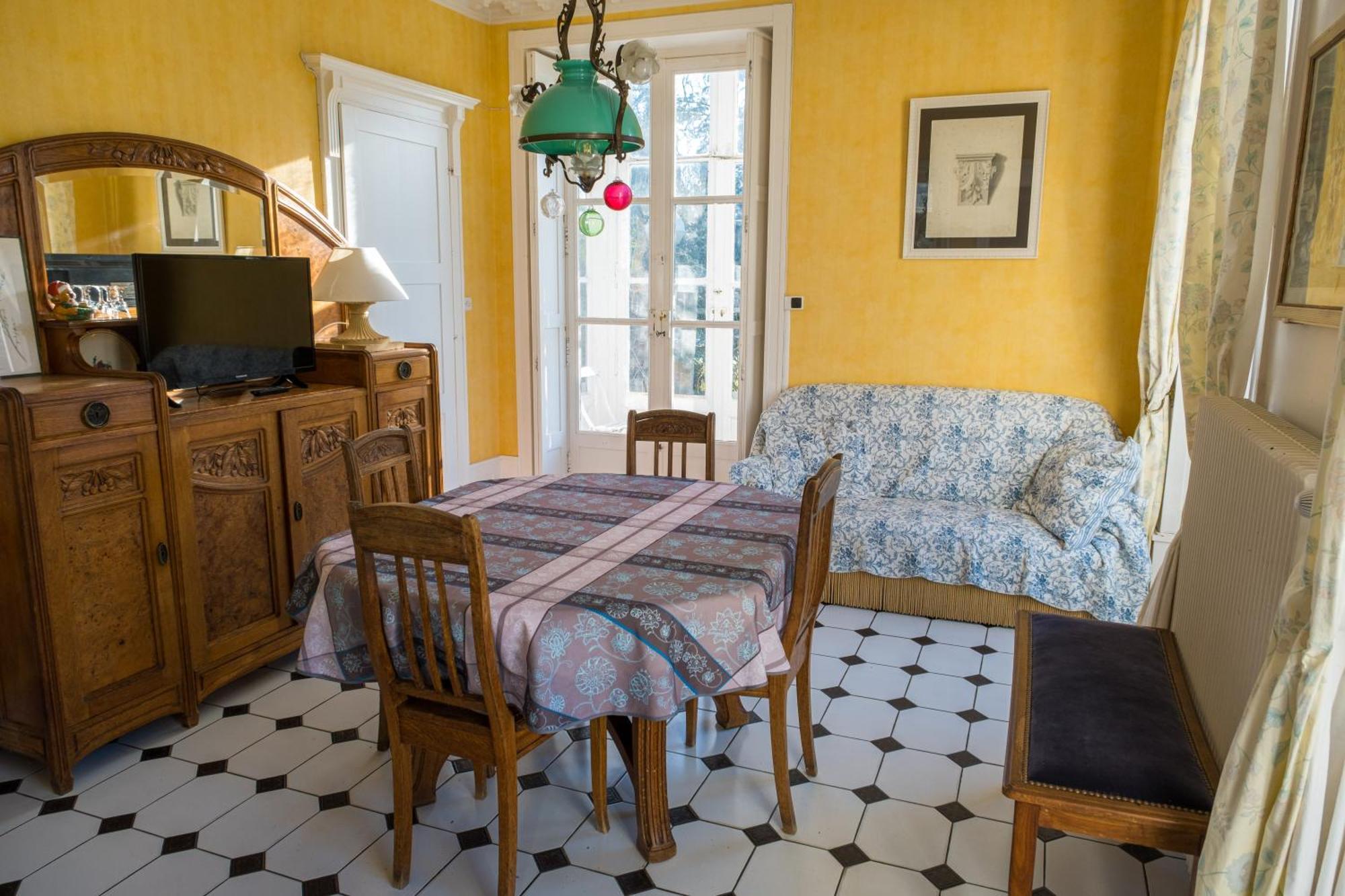 Chateau De Choloy Room photo