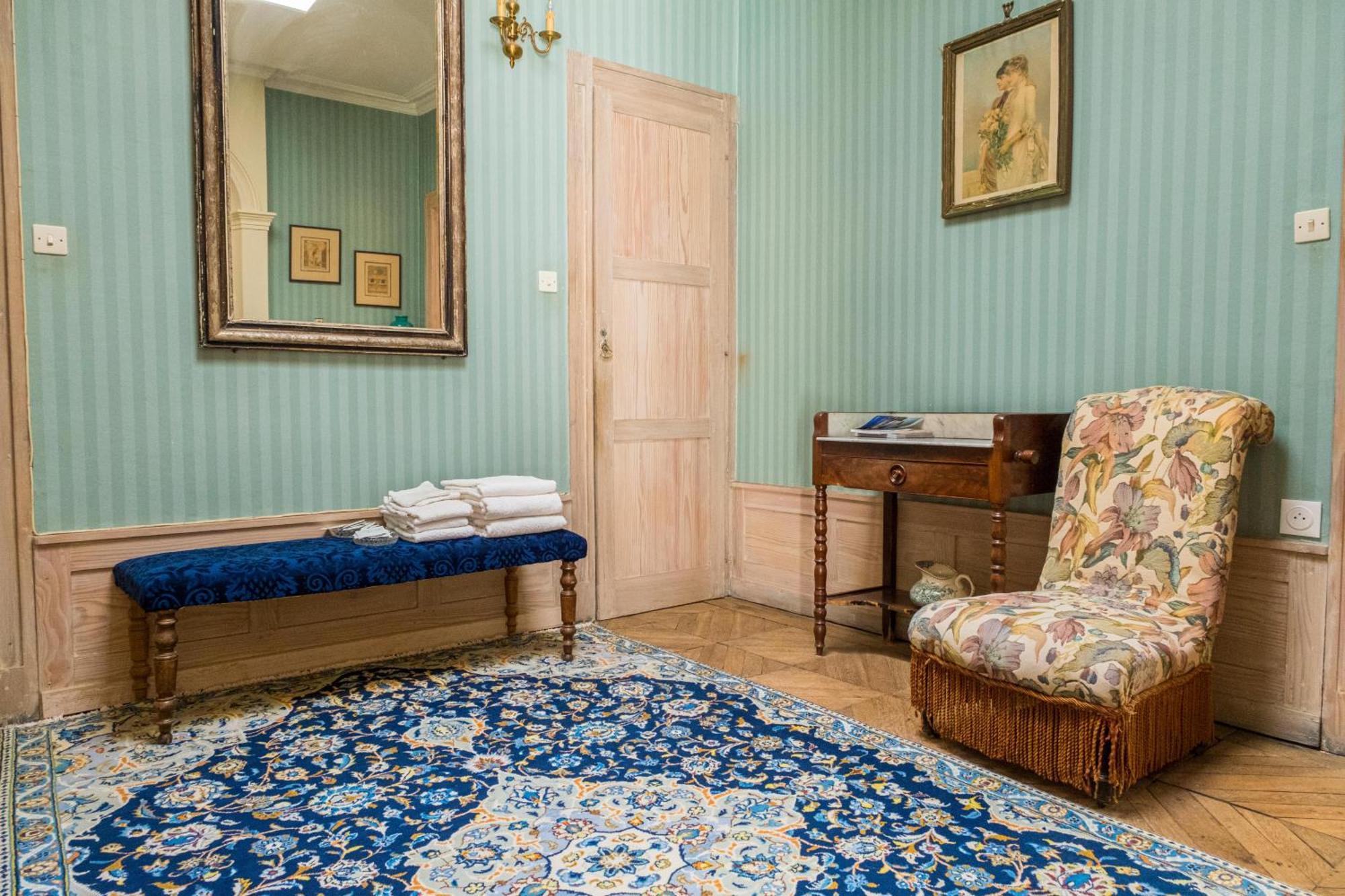 Chateau De Choloy Room photo